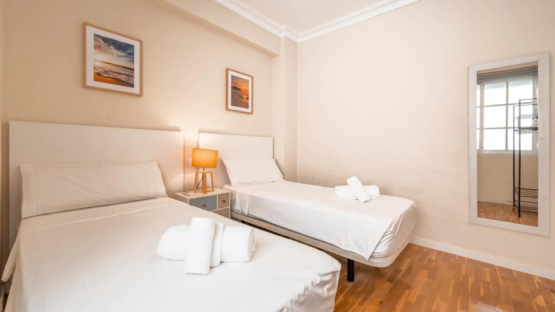 Gran Apartamento De 3 Habitaciones Junto A La Catedral Malaga Apartment